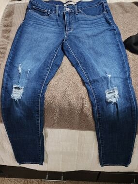 Levi's Women's Distressed Medium Blue Skinny Jeans